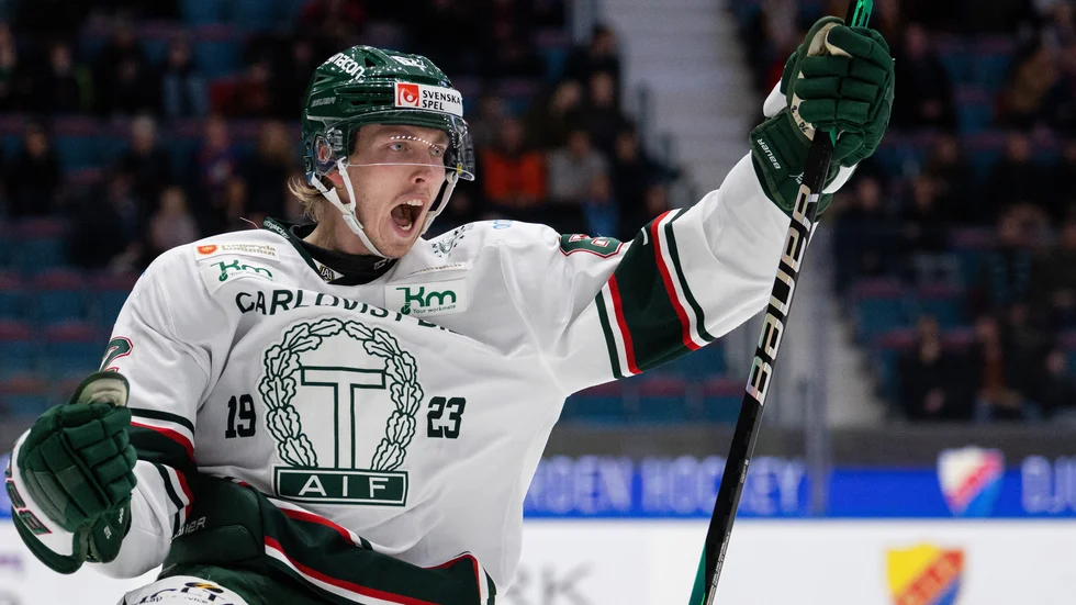 Simon Åkerström har haft en rolig säsong. Han är, med sina sju mål och 17 assist, en av allsvenskans mest produktiva backar. I matchen han gjorde med Malmö blev det en assist.