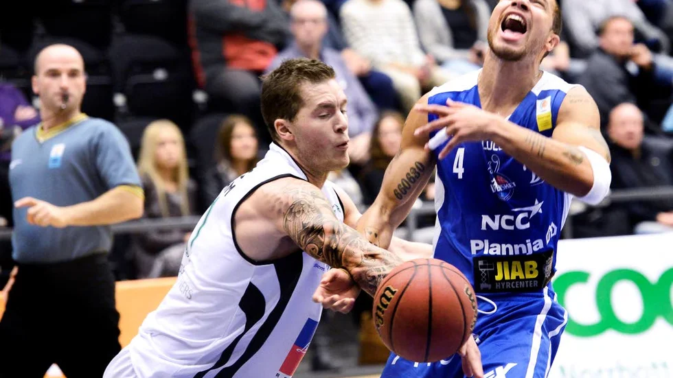 Försvinner. Brandon Barton lämnar LF.