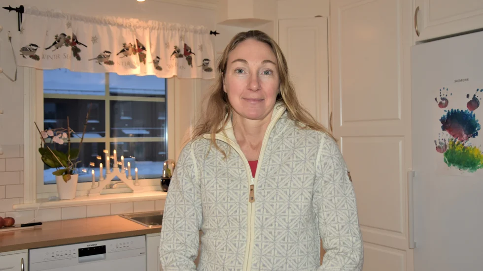 Föräldern Nina Lintzén tycker det är dags att politikerna och förskolans ledning tar ett krafttag om barngruppernas storlek och kompetensförsörjningen. "Man kan inte sitta och titta på sina siffror och säga att det är bra", säger hon.