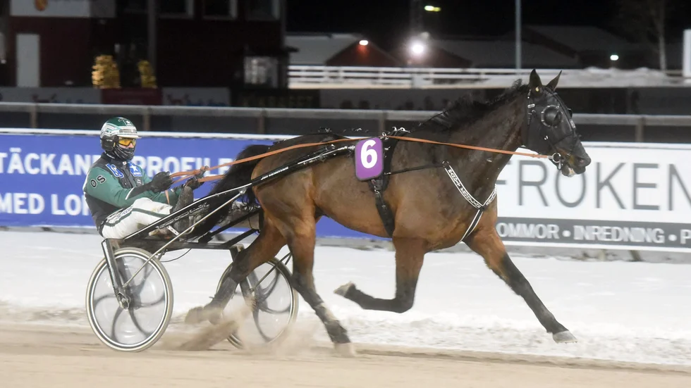 Det travas på Mantorp Hästsportarena under lördagen. 