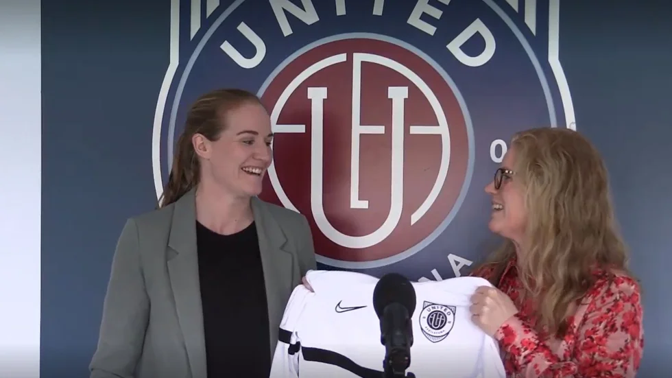 Vaila Barsley presenteras som ny Unitedtränare.