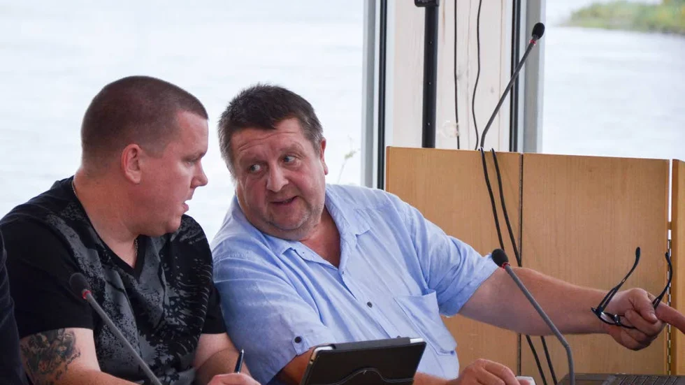 Kommunalråd. Varken Tomas Vedestig eller Tomas Mörtberg vill ge föreningen pengarna.