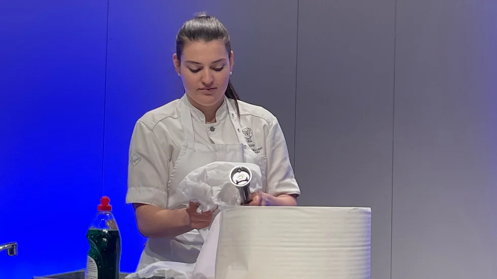 Glassmedalj i silver fick Hanna Bigelius, konditor vid Leijon stenugnsbageri och konditori i Uppsala, när Glass-SM avgjordes.