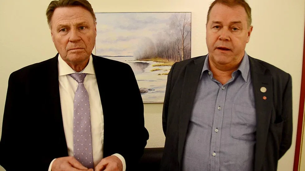 Överens. Det är partikamraterna Inge Andersson (S), kommunalråd i Boden, och riksdagsmannen Leif Pettersson, om att snöskottningen på enskilda vägar är något som politikerna måste agera i.