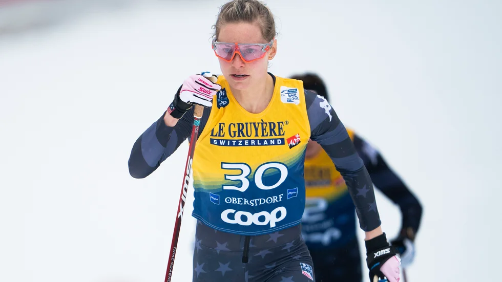 Jessie Diggins under 10 kilometer klassiskt i Oberstdorf.