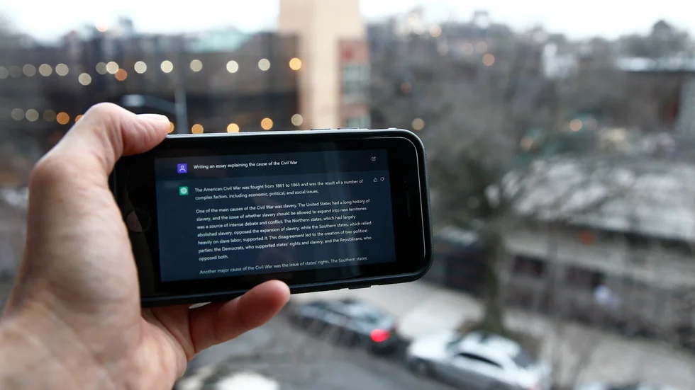 Chat GPT svarar på frågor skriftligen och låter nästan som en människa. Nu investerar Microsoft i bolaget bakom tjänsten. Arkivbilden.