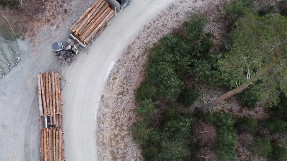 Timmerbilar ska inte kunna köras för fort genom fyra orter i Jämtland och Västernorrland. Arkivbild.