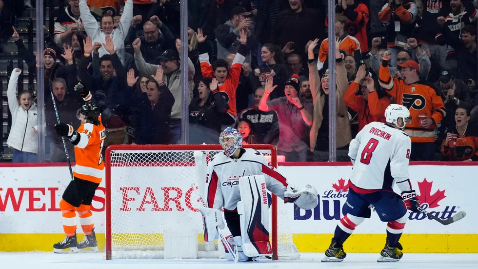Philadelphias Travis Konecny firar ett mål.