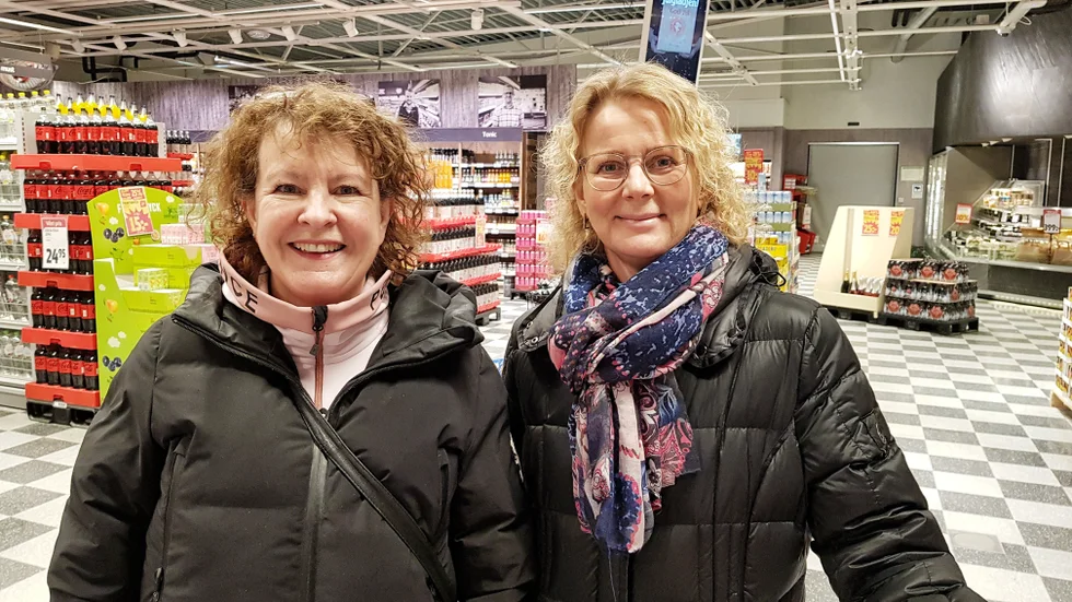 Ann-Charlotte Andersson och Anna-Mari Häggbom, Norrfjärden: "Våra män har fyllt 60 så vi handlar inför kalaset som blir i morgon. Vi blir 12 personer så det ska bli roligt."