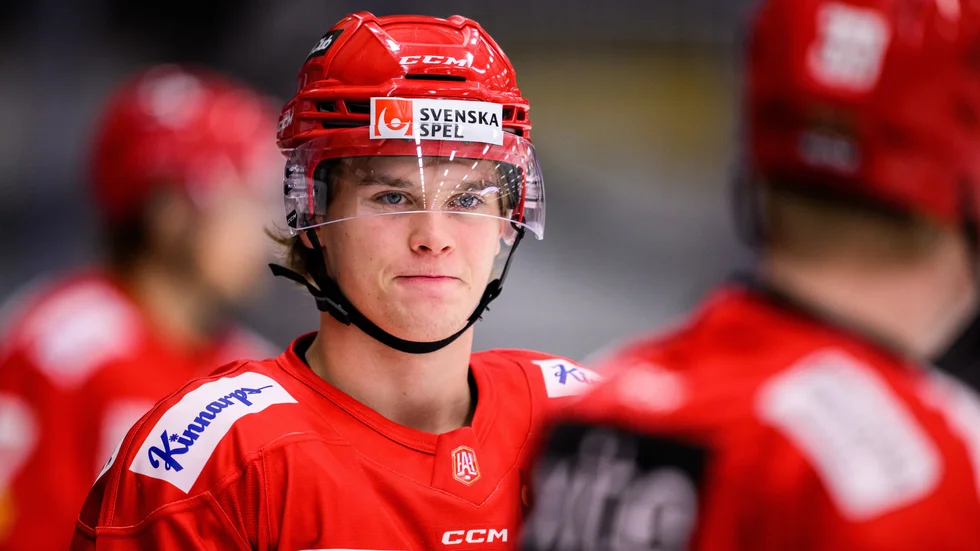 Valdemar Johansson är tillbaka i Almtuna. Nu möter han sitt gamla lag, AIK, för första gången. Samma lag där han gjorde succé i våras.