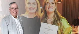 "Nästan alla öns journalister och några andra var på plats och hyllade flera av öns många duktiga journalister"