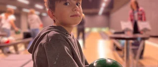 Tre trettonåringar fixade bowling – barn från Ukraina fick ha kul: "Vill visa att vi bryr oss" 