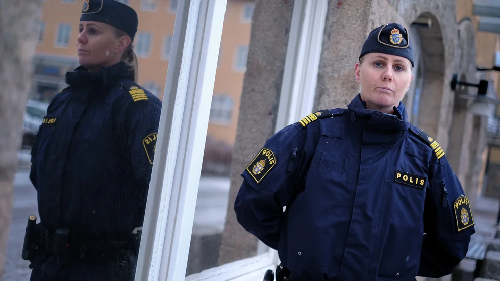 Ann-Christine Rehnström, lokalpolisområdeschef i Linköping, förklarar att "Kurve Kriegen" ungefär betyder "bryta kurvan". "Att bryta gängrekryteringen, det är syftet", säger hon. 