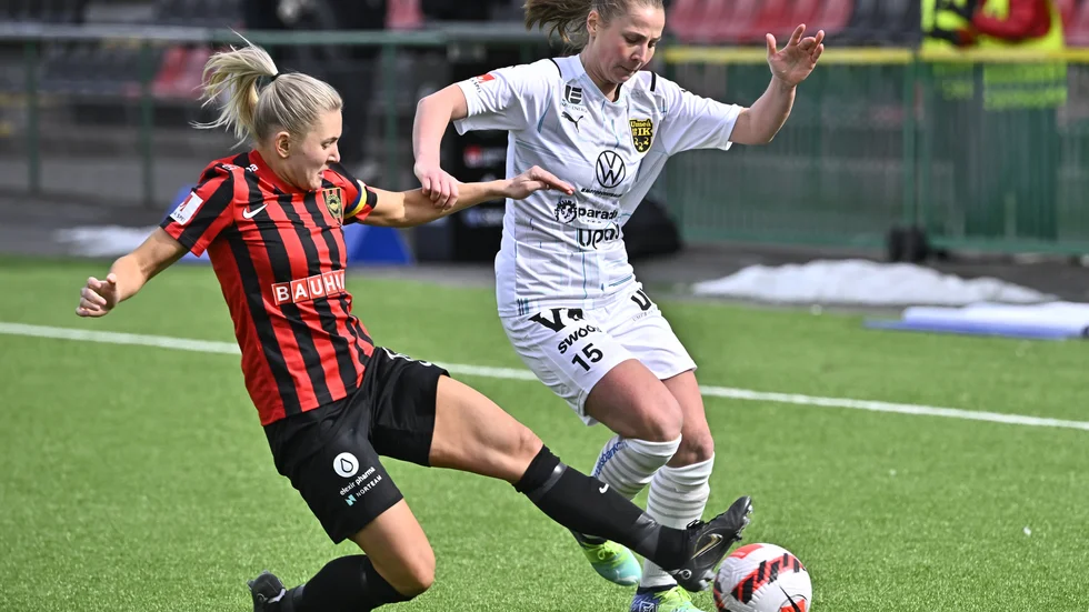 Ellen Toivio, till vänster, sköt Brommapojkarna ett stort steg närmare förnyat damallsvenskt kontrakt. Arkivbild.