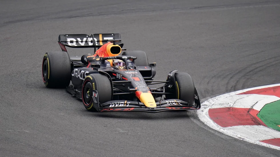 Max Verstappen satte nytt rekord när han tog sin 14:e seger för säsongen i Mexikos Grand Prix.