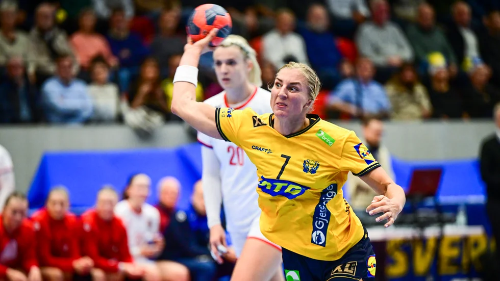Linn Blohm blev bästa målskytt när Sverige krossade Tjeckien i Kalmar.