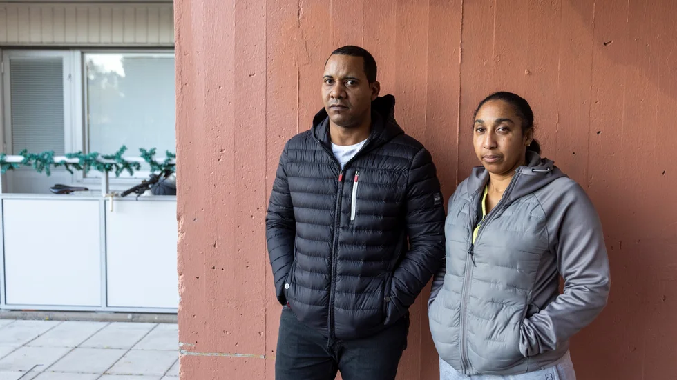 Gonzalo Nuñez Aranda och Isis de la Caridad riskerar tillsammans med sina döttrar utvisning till Kuba. Anledningen är att Gonzalo bröt mot arbetstillståndet när han tog ett extrajobb på hotell.