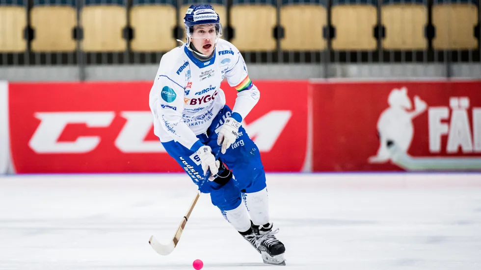 Fredrik Lönn och IFK Motala inleder säsongen borta mot Villa. 