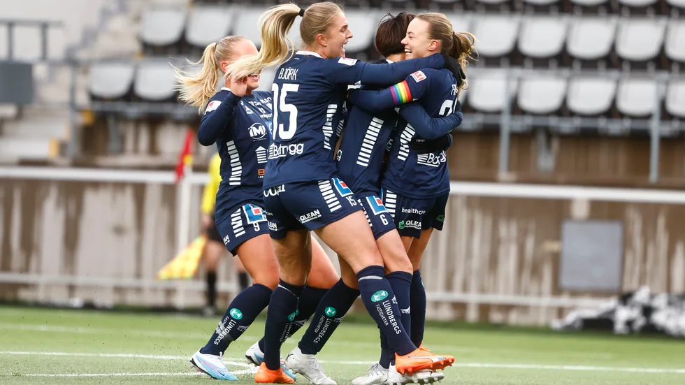 Linköping jublar efter Olga Ahtinens mål i segern hemma mot regerande mästarlaget FC Rosengård.