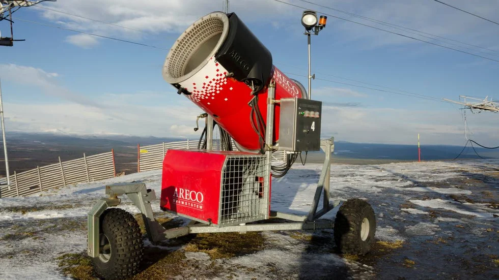 SNÖKANON. På Dundret och i Kåbdalis startade snöproduktionen natten mot tisdagen.