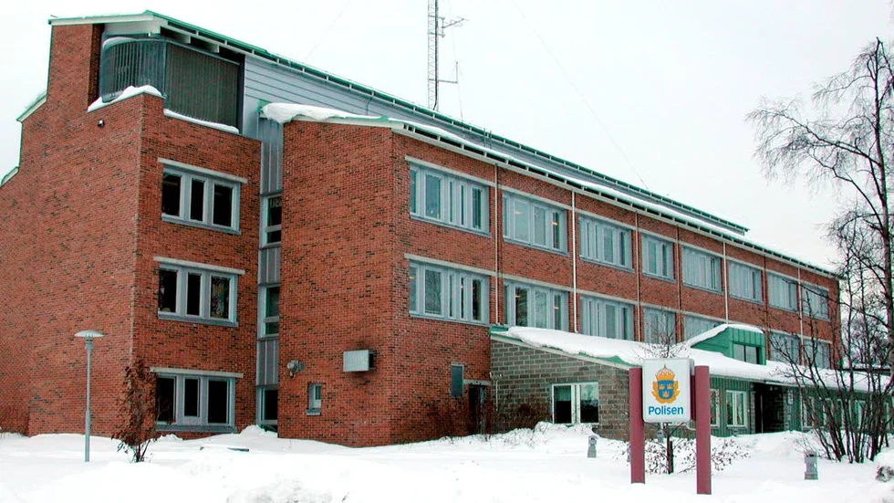 Inte skjutvapen. ”Skottet” måste ha varit någonting 
annat.