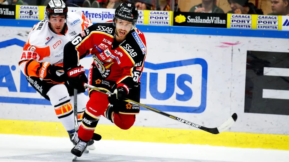 Jonathan Sigalet. Han gav HV-spelaren Simon Önerd en minst sagt tuff tackling.
