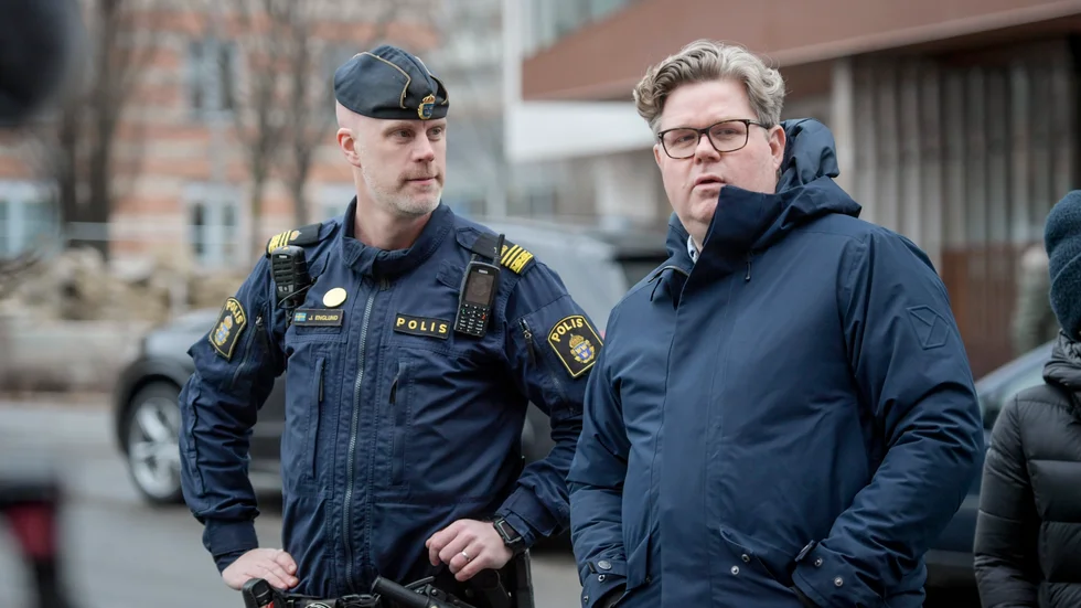 Justitieminister Gunnar Strömmer (M) besöker Huvudsta centrum, Solna, där en person sköts till döds sent på fredagskvällen.