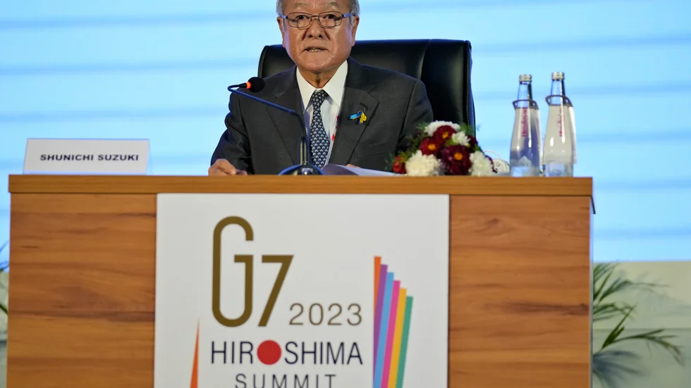 Japans finansminister Shunichi Suzuki.