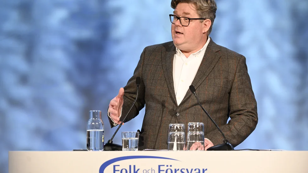 Justitieminister Gunnar Strömmer hoppas på samarbete med Socialdemokraterna för att kunna förbättra vår grundlag när det gäller medborgarskap. Ett svenskt medborgarskap kan inte vara förenligt med vad som helst. Samarbete i dessa frågor bör vara självklart för Socialdemokraterna; Folkhemmets skapare och kreatör.