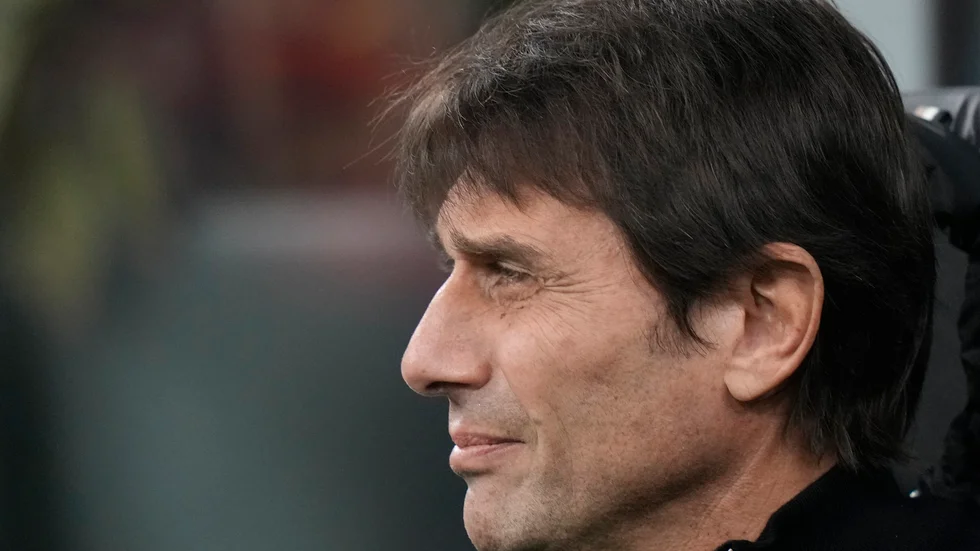 Tottenhams tränare Antonio Conte behöver mer vila efter operationen.