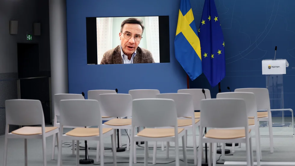 Statsminister Ulf Kristersson (M) vid den digitala pressträffen från Kiev.