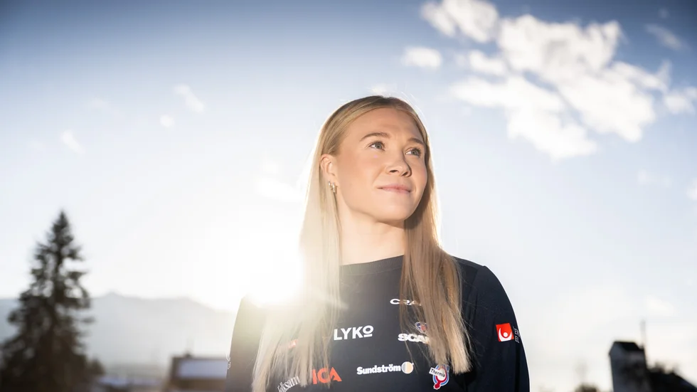 VM-programmet gör att Jonna Sundling kanske inte kan åka skiathlon, trots att hon vill det. Samtidigt kan inte Sverige ställa upp med bästa laget.