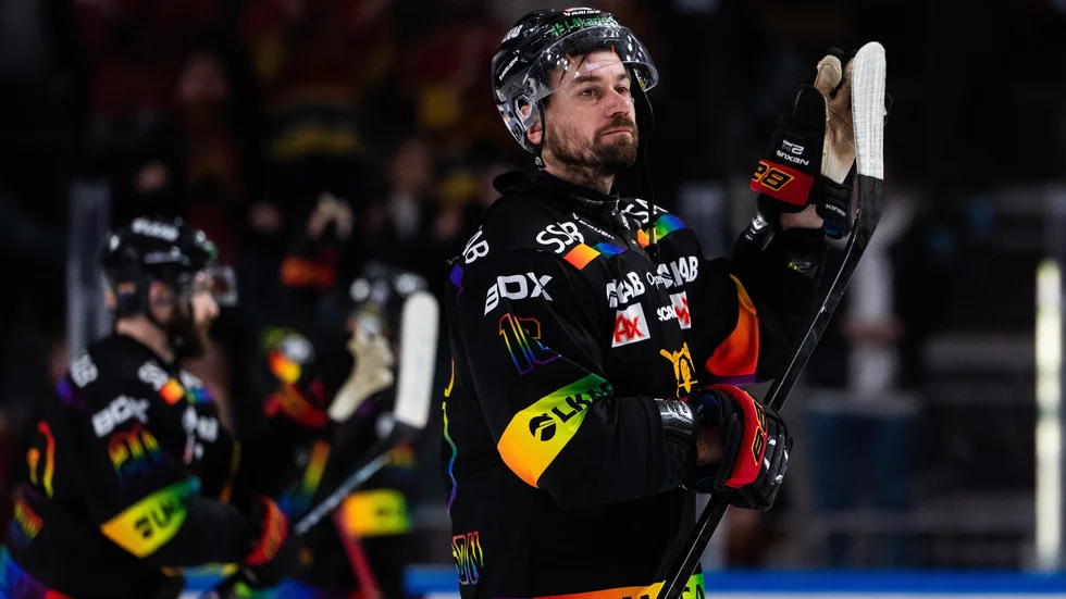 Luleås Niklas Olausson jublar efter ishockeymatchen i SHL mellan Luleå och Frölunda den 21 februari 2023 i Luleå.