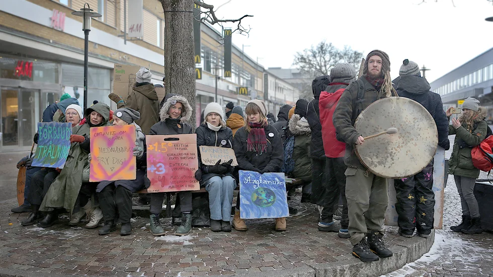Med plakat och en taktfast trumma genomförde Rebellmammorna lördagens demonstration för att uppmärksamma hotet mot världshaven och den pågående FN-förhandlingen.