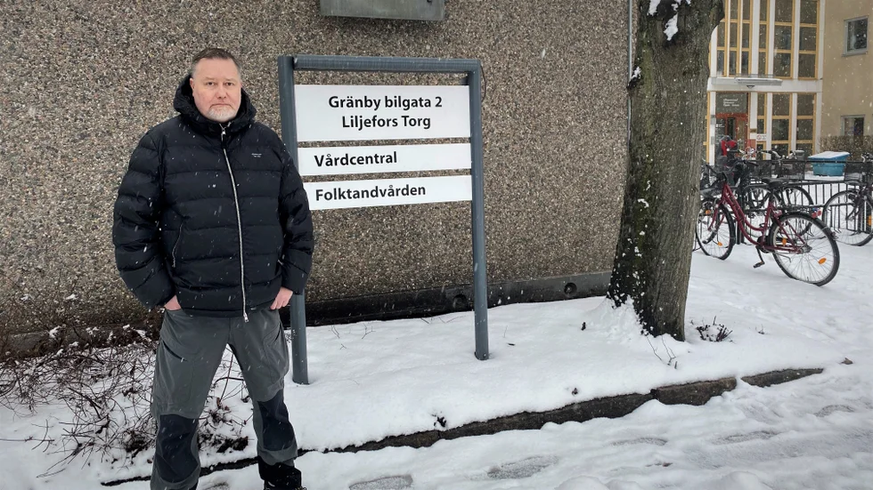 Robert Cederholm anser att det är "absurt" att behöva vänta i flera år för en tid hos Folktandvården.