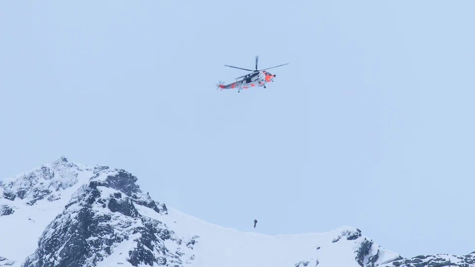 Ambulans- och räddningshelikoptrar har skickats till Lofoten efter en bussolycka. Arkivbild.