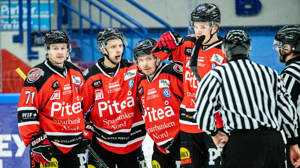 Joakim Högberg, Magnus Isaksson och Jesper Ylivainio toppade poängligan bland forwardar i Piteå Hockey senaste säsongen. Isaksson varvar ned i Rosvik, men klubben har inte givit upp hoppet helt om fortsättning för Högberg och Ylivainio. Backen Oscar Eriksson, huvudet högre än trion, flankerar.