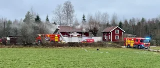 Villa totalförstörd i brand – elfel trolig orsak 