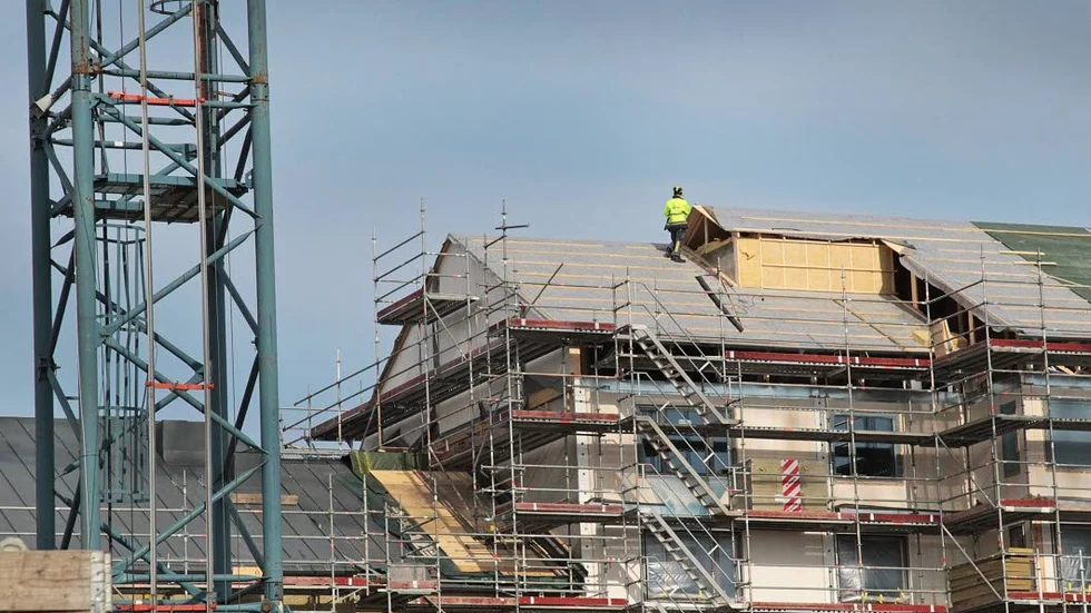 Byggställningar. Ramirent planerar att förändra sin verksamhet med byggställningar i Linköping. Bilden från en byggarbetsplats i Lambohov är tagen i ett annat sammanhang.
