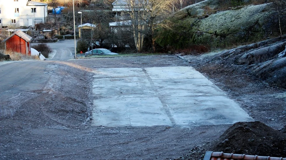 Idag finns bara bottenplattan kvar av föreningshuset som ägdes av Ankarsrums Sportfiskeklubb. Foto: Ellinor Harrysson.