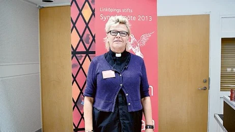 Päivi Pykäläinen, präst i Motala, är den som håller i trådarna.