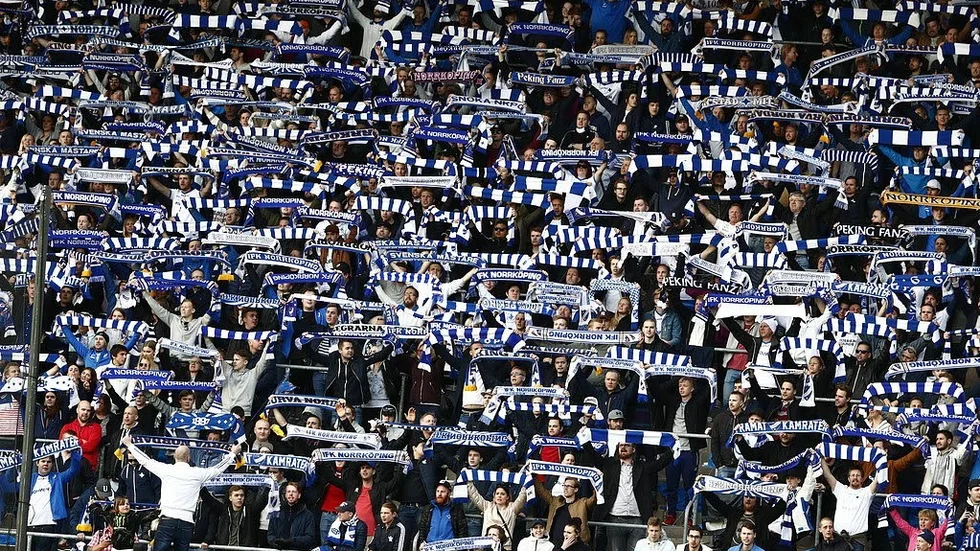 Här. På Curva Nordahl är den 20-årige IFK Norrköpings-supportern inte längre välkommen. Åklagare har beslutat om att han har tillträdesförbud på alla toppfotboll i Sverige.