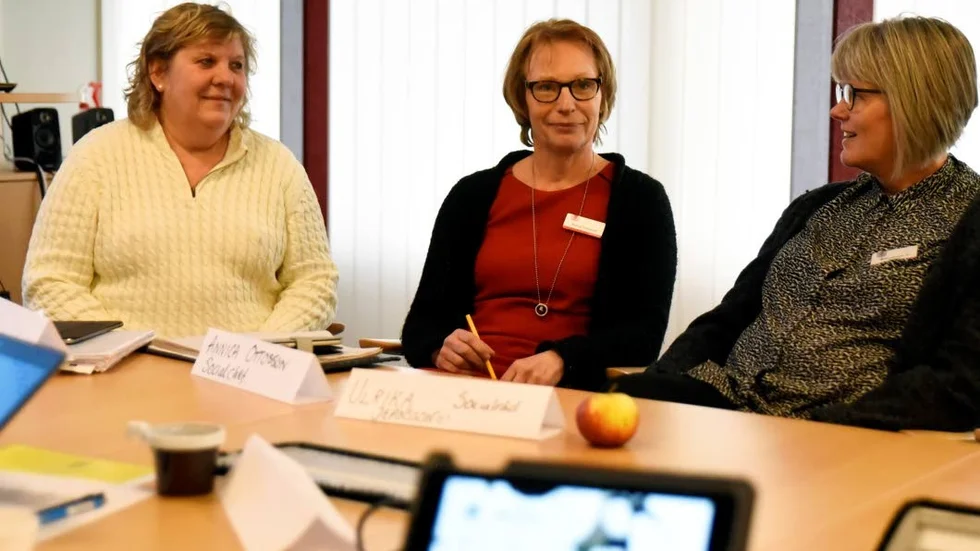 Utveckling. Från vänster Cecilia Grefve, Annica Ottosson och Ulrika Jeansson med flera hade under tisdagen ett samtal om vad Finspångs kommun gör för att utveckla barn-och ungdomsvården.