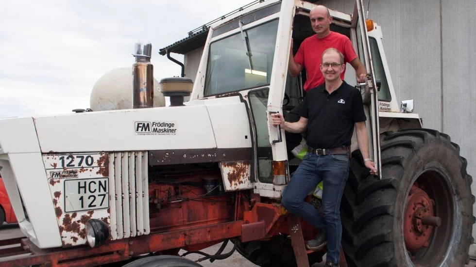 Patrik Axelsson, från Axelssons i Aby, ska för första gången testa på att tävla i standardgrenen på Tractor Power Weekend. Detta gör han tillsammans med en av sina anställda, Sylvester Flis.