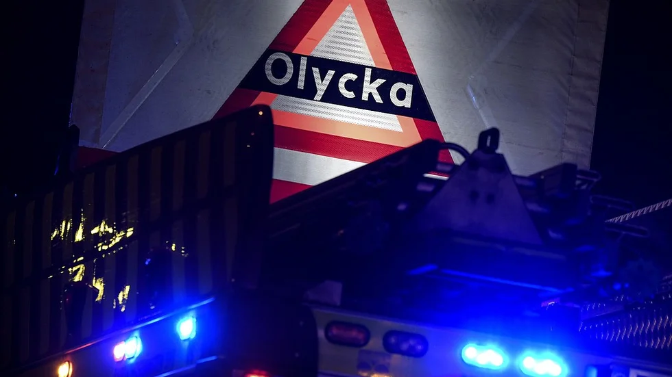 En kvinna fick livshotande skador i en olycka norr om Vetlanda.