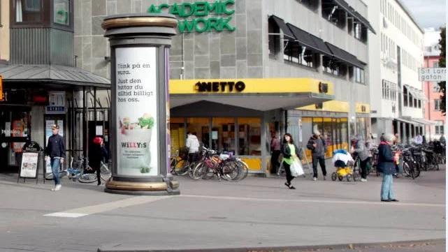 Det var utanför Netto på Drottningagatan som bråket uppstod och en då 16-årig pojke blev knivskuren av en ett år yngre gärningsman.