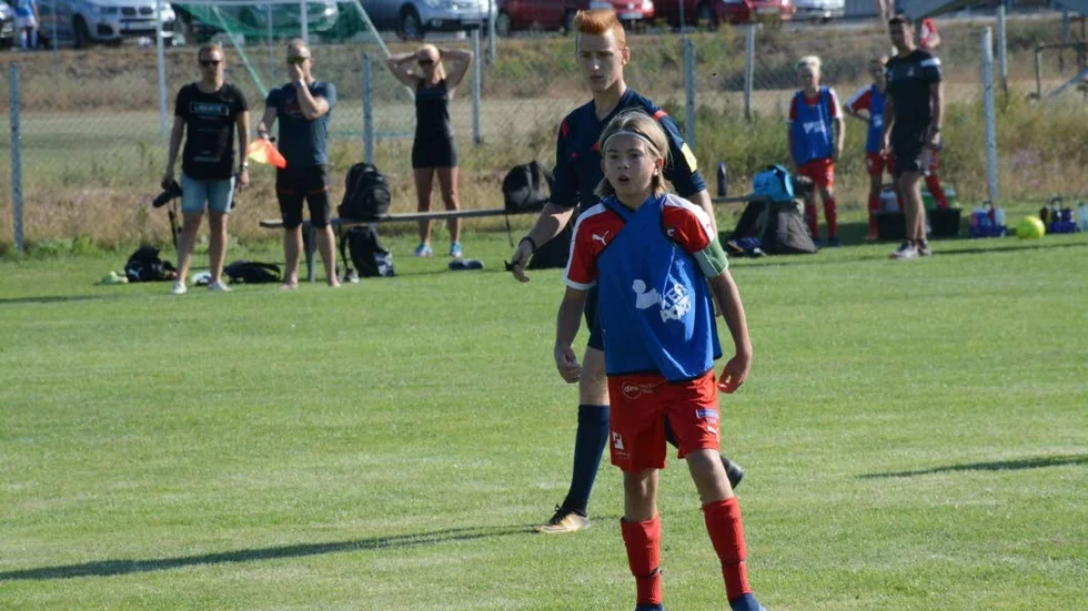 Anton Boström från Färjestadens GoIF 1 gjorde det första målet i årets upplaga av Bullerby Cup.