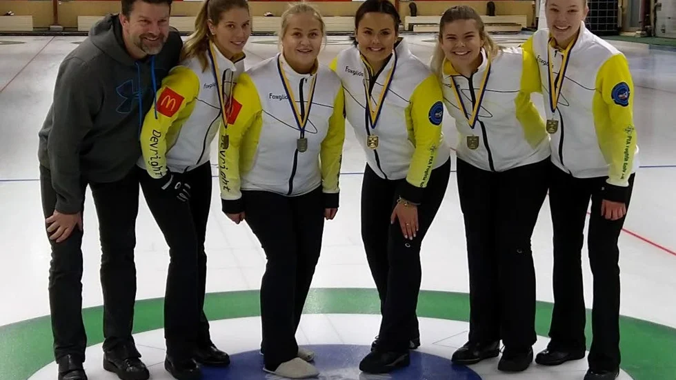Team Moberg från Mjölby curling kom trea i flickklassen när junior-SM avgjordes i Östersund.