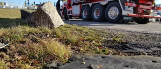 Larm om bilbrand med öppna lågor
