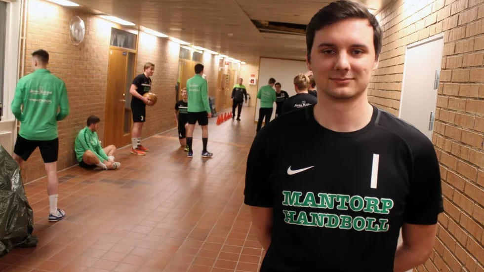 Redo för långresa. Tony Tolic och Mantorps handbollslag drar norrut i helgen. Tre raka segrar mot Boden på två år och nu ska Mantorp försöka störa Bodens planerade segerfest.